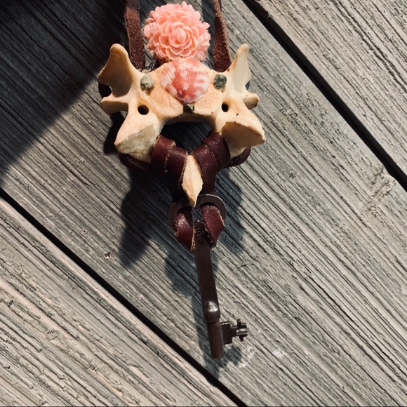 Crystal Bone & Leather Tree Ornament anthro inspo - Picture 8 of 8